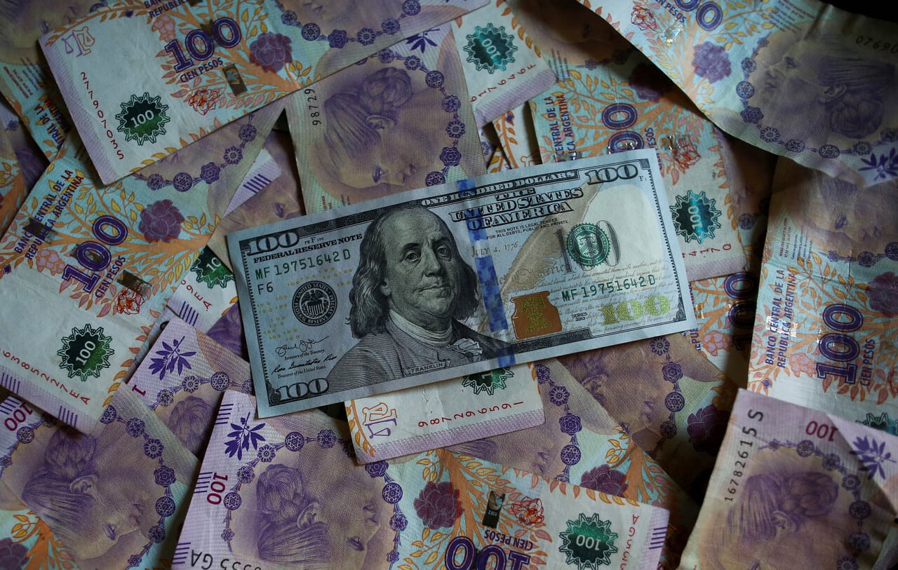 La disculpa llega después de una semana de tensiones por la suba brusca del dólar. 