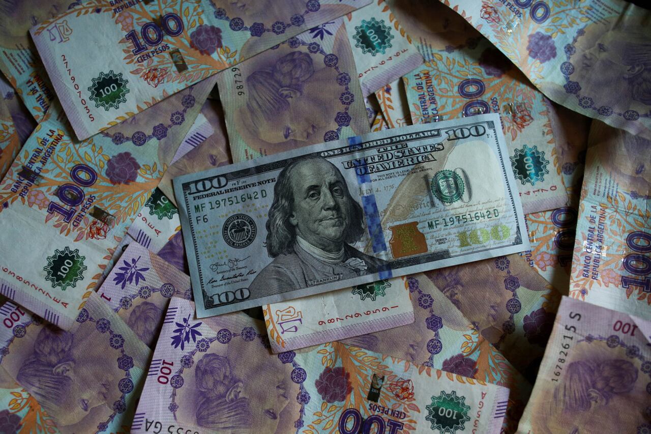 La disculpa llega después de una semana de tensiones por la suba brusca del dólar.