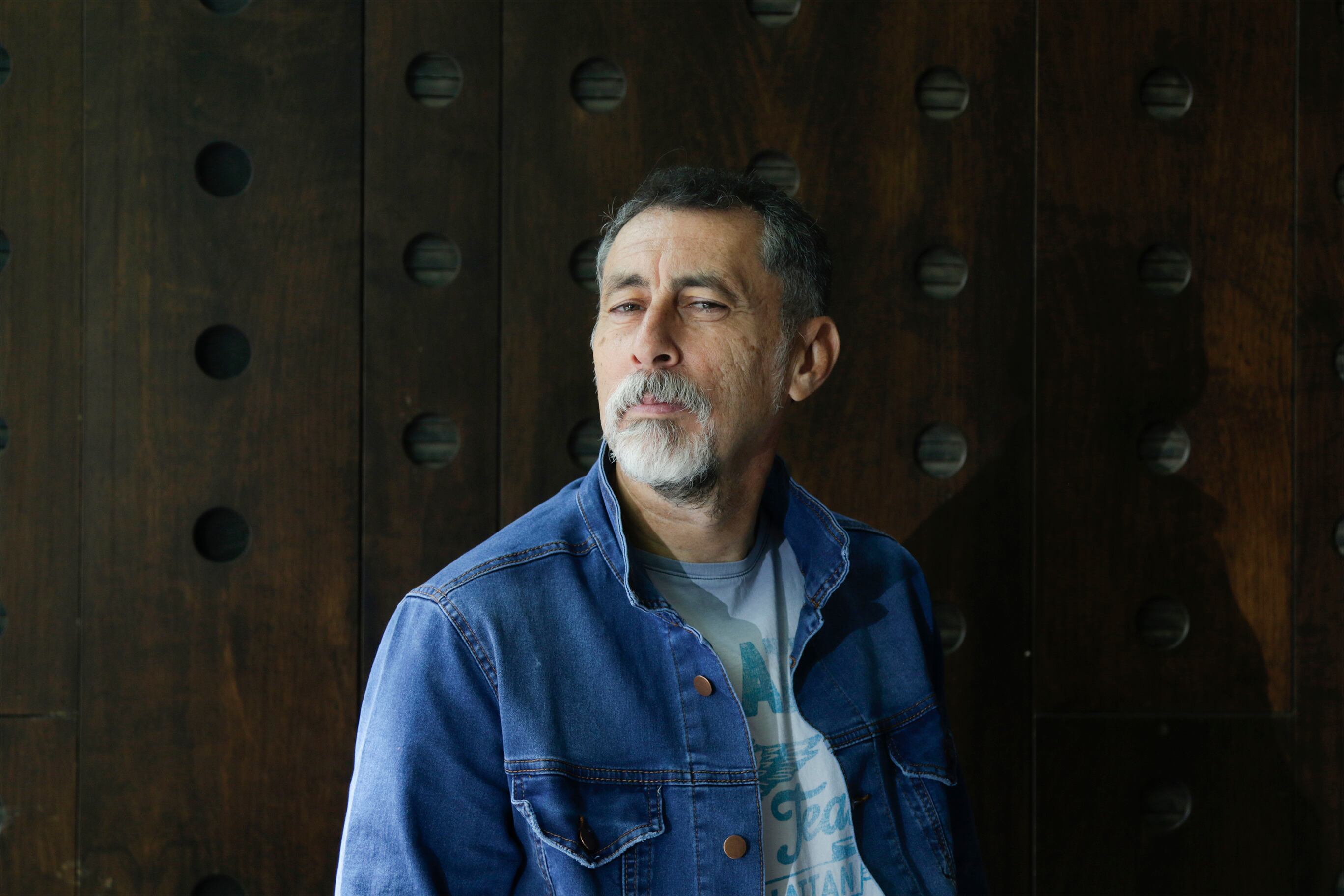 Raúl Cristián es hijo de los poetas Raúl Gustavo Aguirre y Hebe Monges.