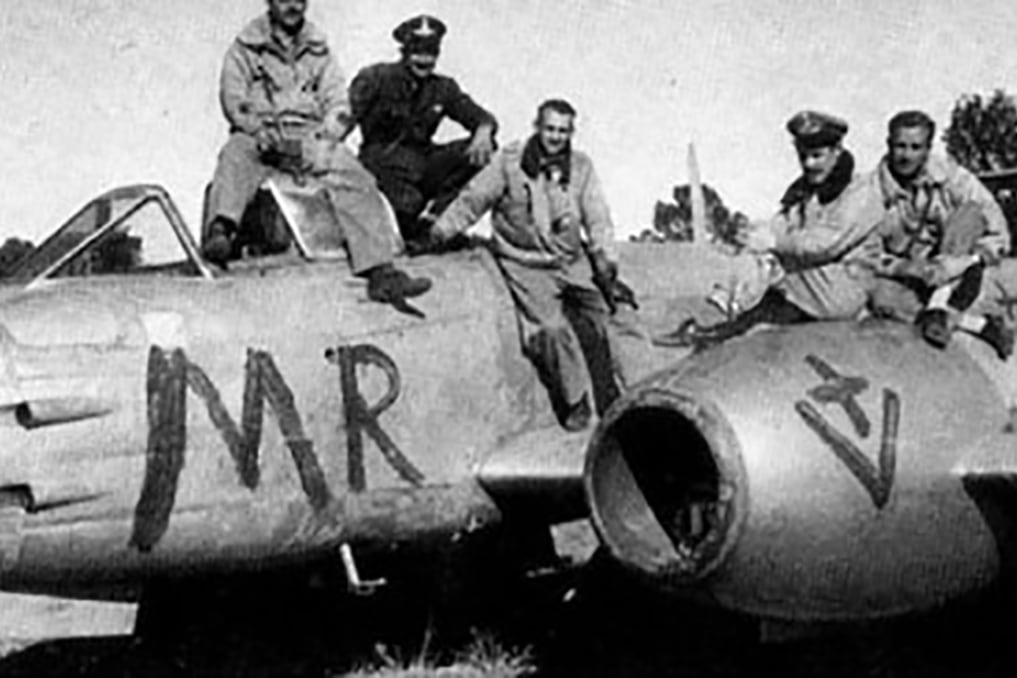 La base aérea del bombardeo – Página|12