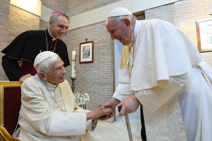 Francisco con Benedicto XVI.