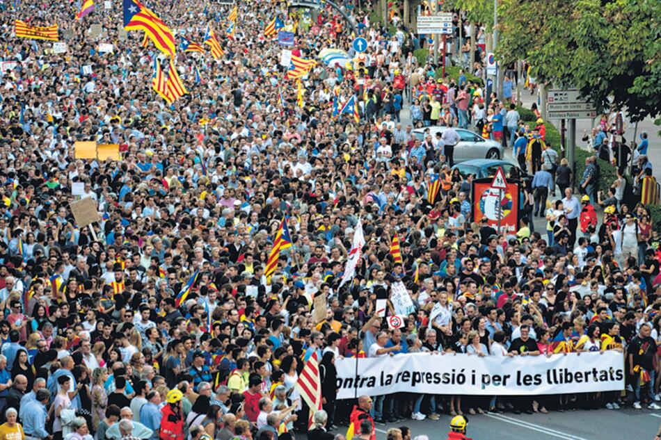 En Lérida se realizó una de las manifestaciones en protesta por las cargas policiales.