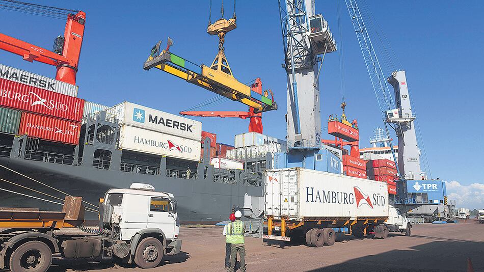 Los gobiernos de Argentina y Brasil devaluaron la integración regional y abrieron sus economías.