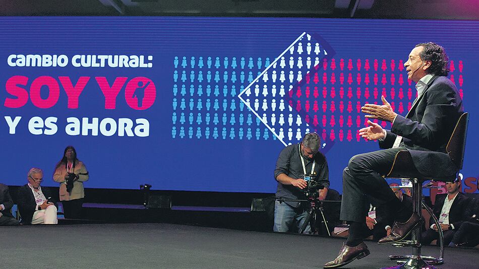 “La exportación permite romper la tendencia de que cada cinco años caemos”, mostró Sica el camino del Gobierno.