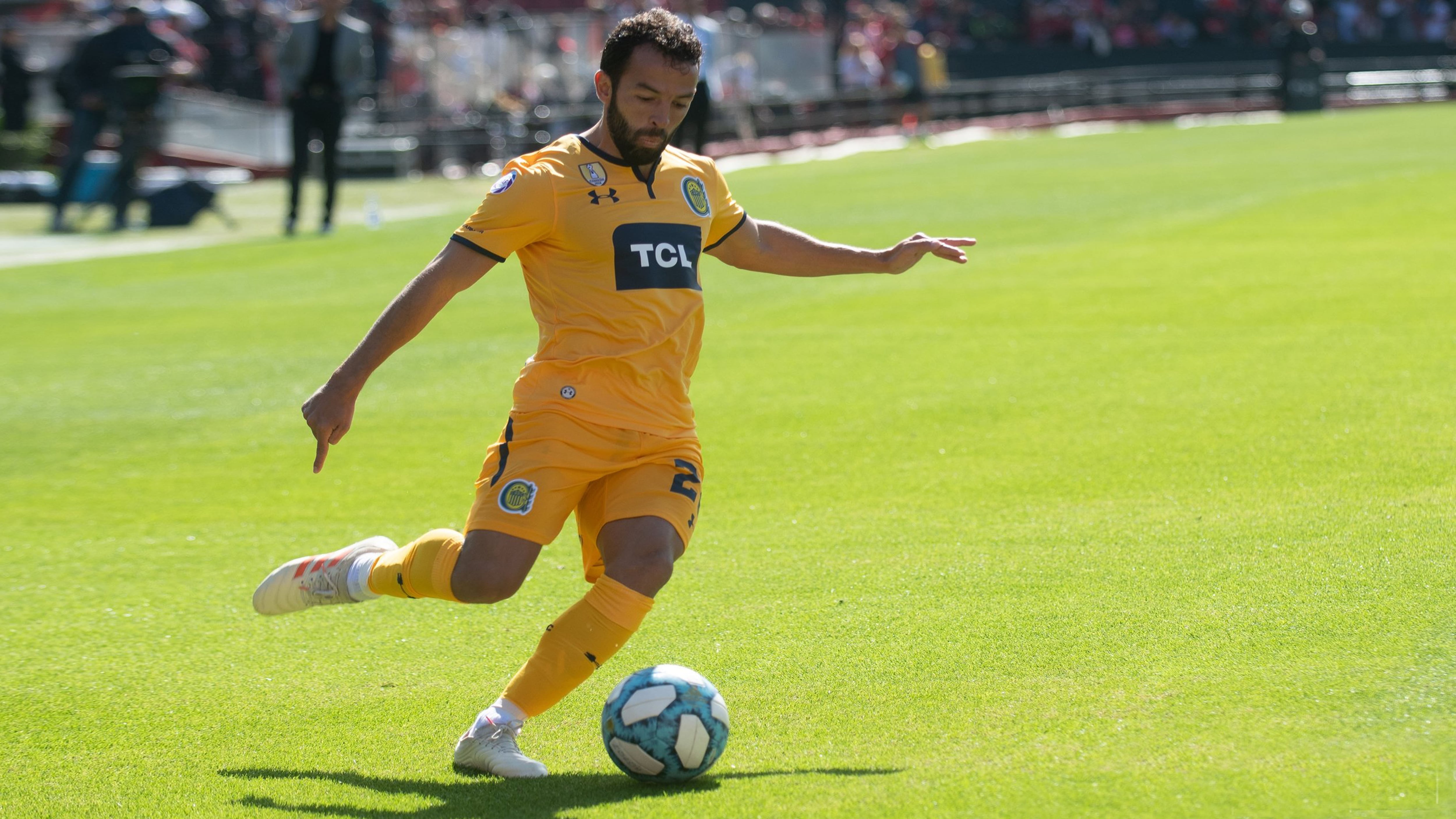 El atacante Lucas Gamba.