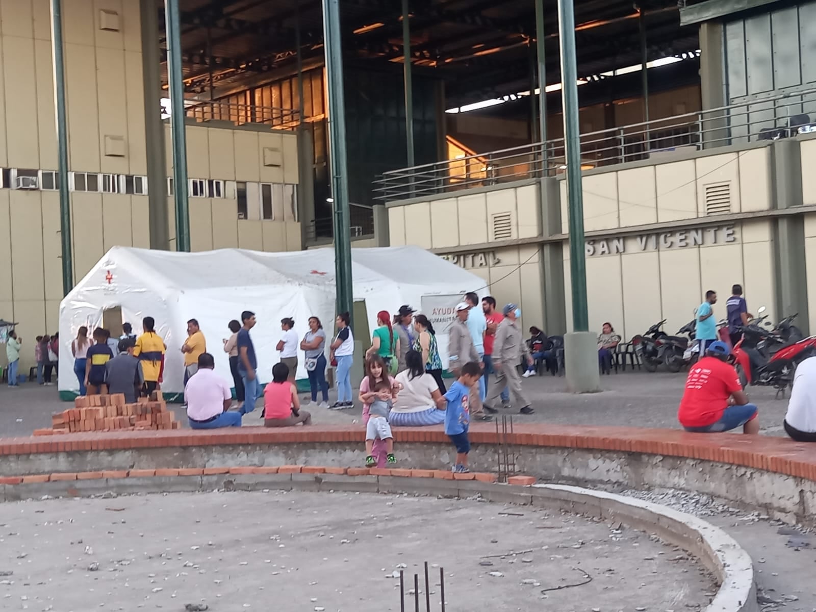 Carpa de la Cruz Roja para atender a pacientes.