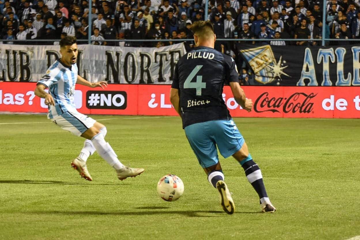 Racing sacó una buena ventaja en Tucumán