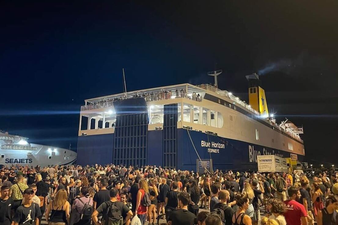 Estupor en Grecia: tiraron a un hombre desde un ferry al mar porque llegaba tarde y se ahogó. (Foto: Twitter @Popeye_gr)