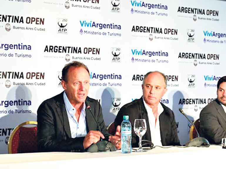 Martín Jaite junto a Miguel Nido durante la presentación.