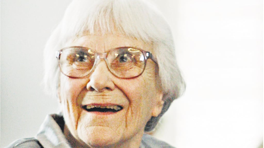 Harper Lee (1926-2016) escribió Matar a un ruiseñor en 1960 y fue adaptada por Hollywood en 1962.