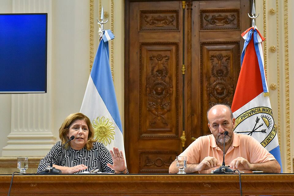 Sonia Martorano y Leonardo Caruana días atrás en conferencia de prensa por la pandemia.