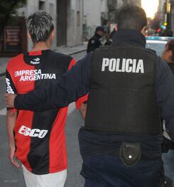 Denuncian que muchos jóvenes son desfigurados en patrulleros.