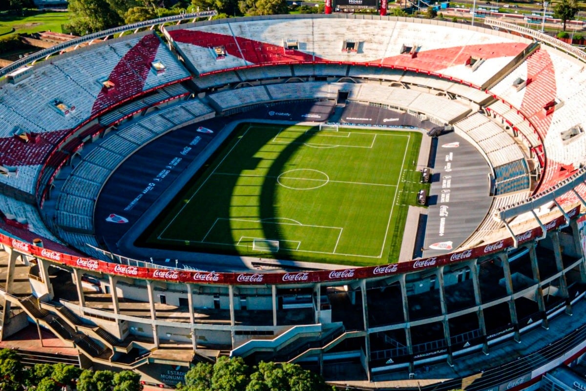 De ir como lo planean los dirigentes, el estadio pasará a llamarse "Monumental Más".