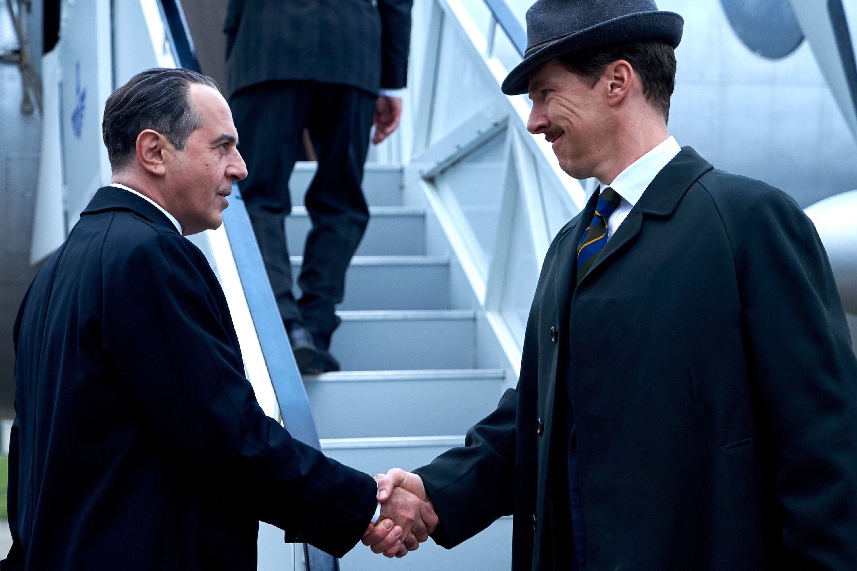 Cumberbach es el emisario al que alude el título original.