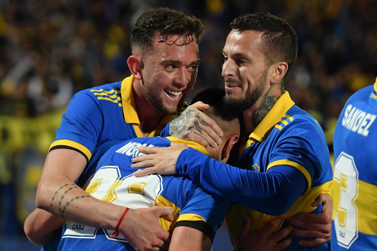 Aranda, Morales y Benedetto festejan el segundo de Boca