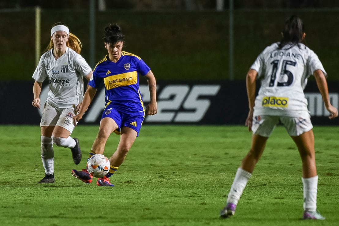 Boca limpió a Santos en Asunción.