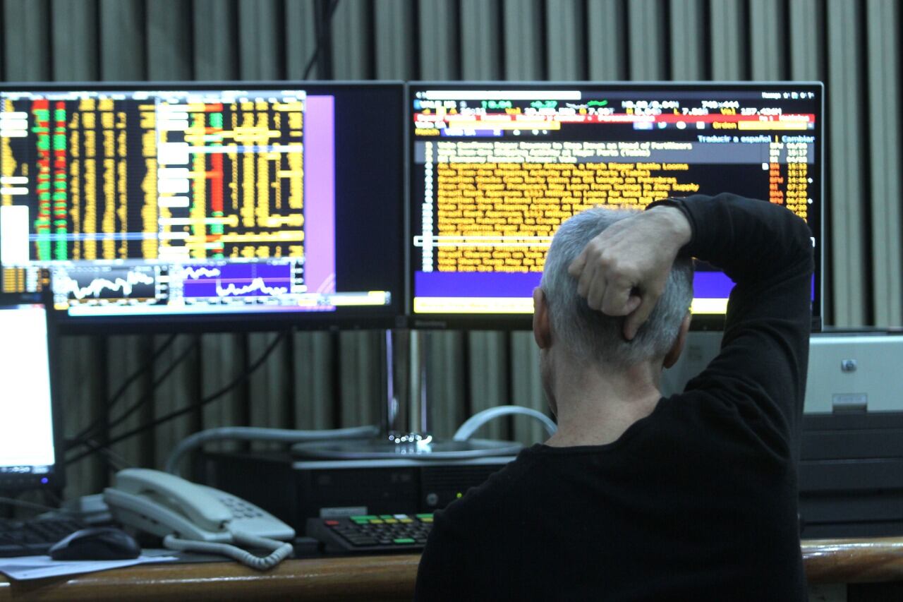 Ataque contra los bonos del Estado y presión cambiaria por vía bursátil. Otra semana de vértigo.