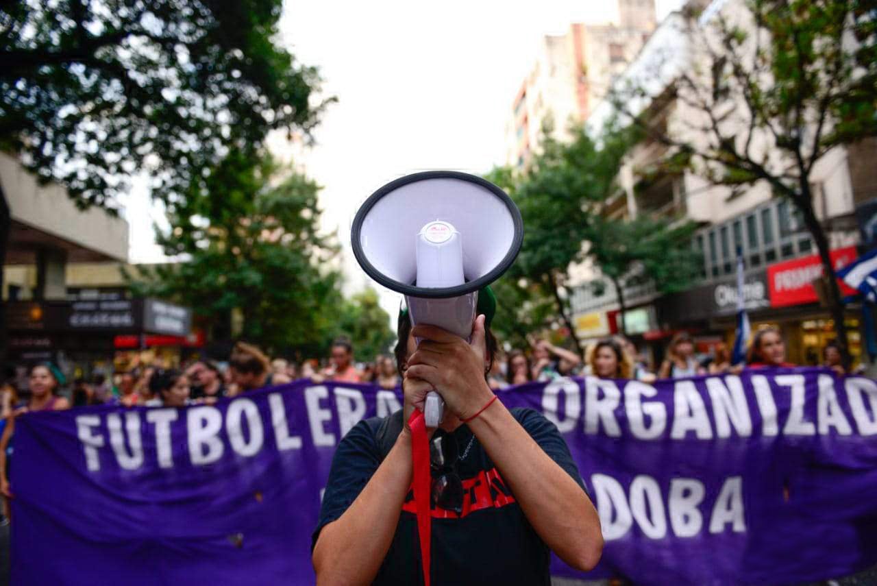Bandera de las Futboleras Organizadas de Córdoba.
