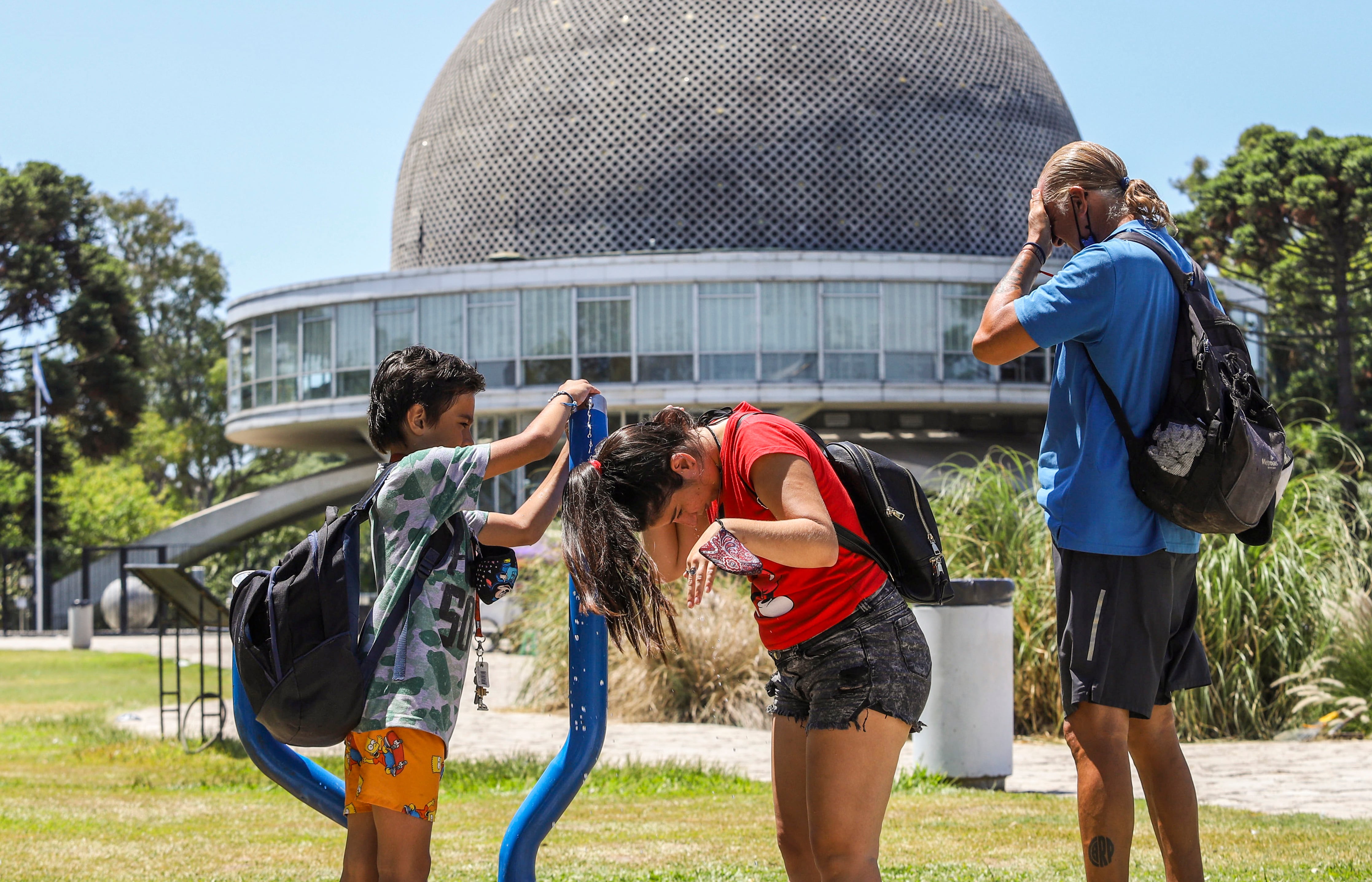 "Por amplio margen", se batieron muchos récords de temperatura según indicó el SMN