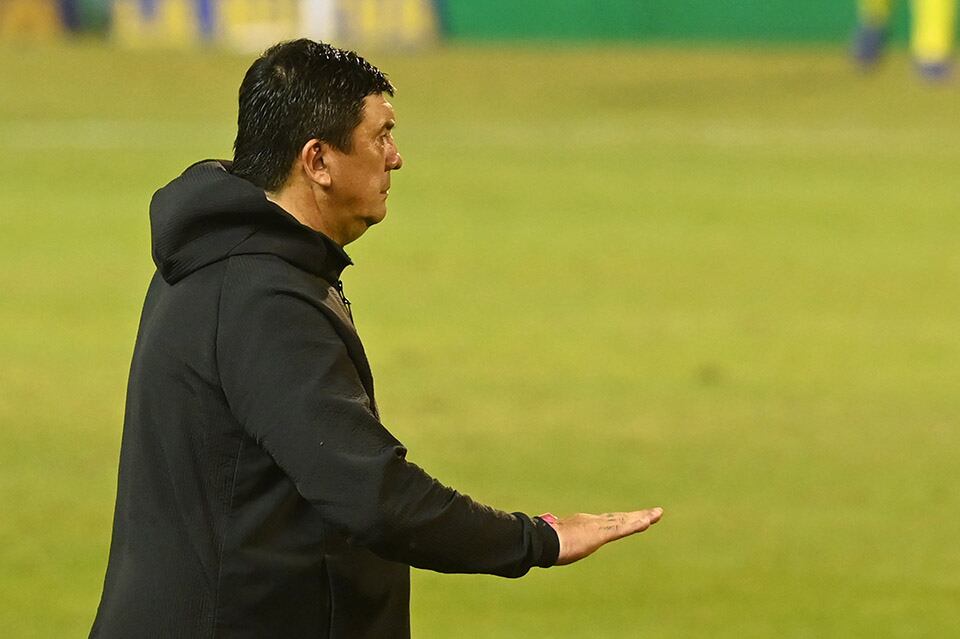 Burgos dirige hoy al equipo en Chile.