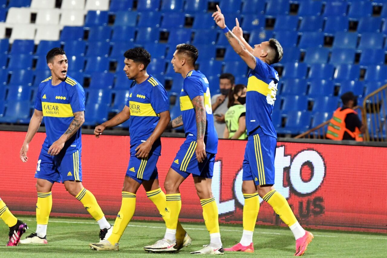 Vázquez señala al cielo para festejar su gol