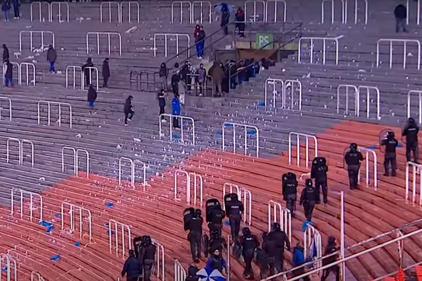 La policía en medio de los incidentes de Mendoza