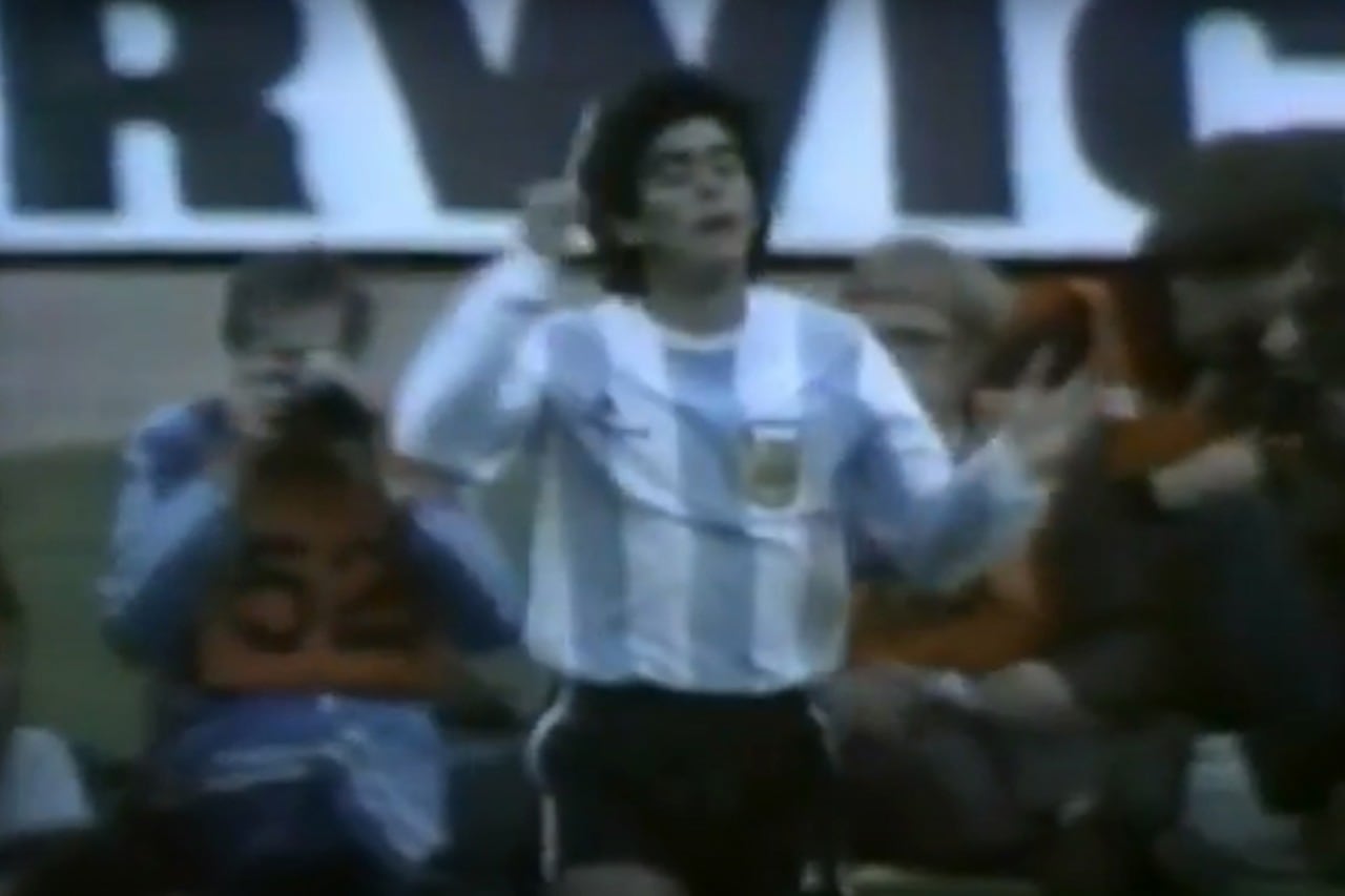 Diego Maradona en Wembley, en 1980 con la Selección.
