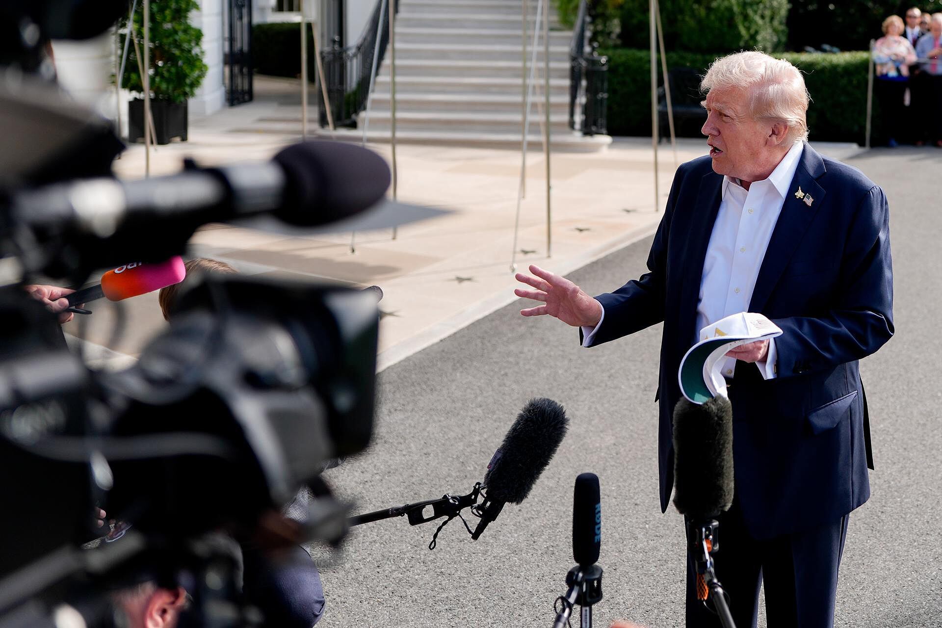 Trump también anunció un arancel del 25 por ciento a todos los camiones pesados ensamblados en el exterior