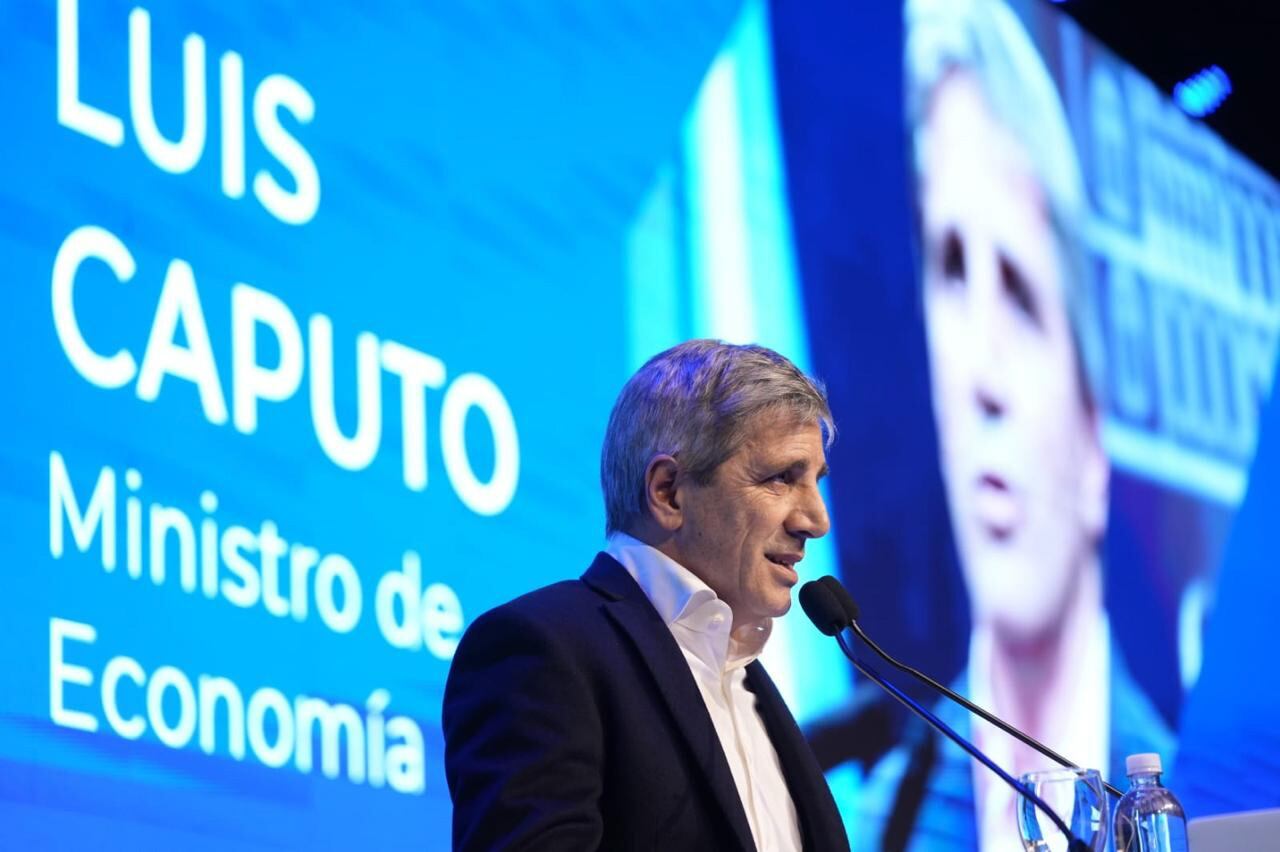 Luis Caputo envió al Congreso un anticipo del Presupuesto 2025