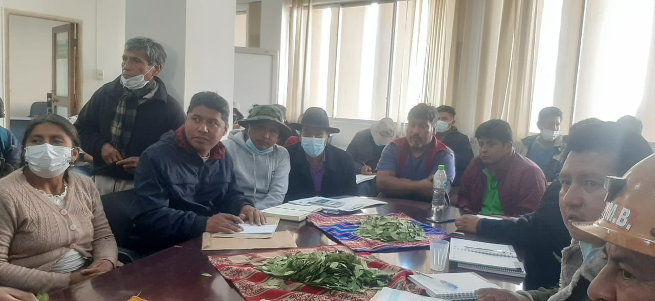 Trabajadores de Adepcoca con Defensoría del Pueblo / Twitter de la Defensoría del Pueblo