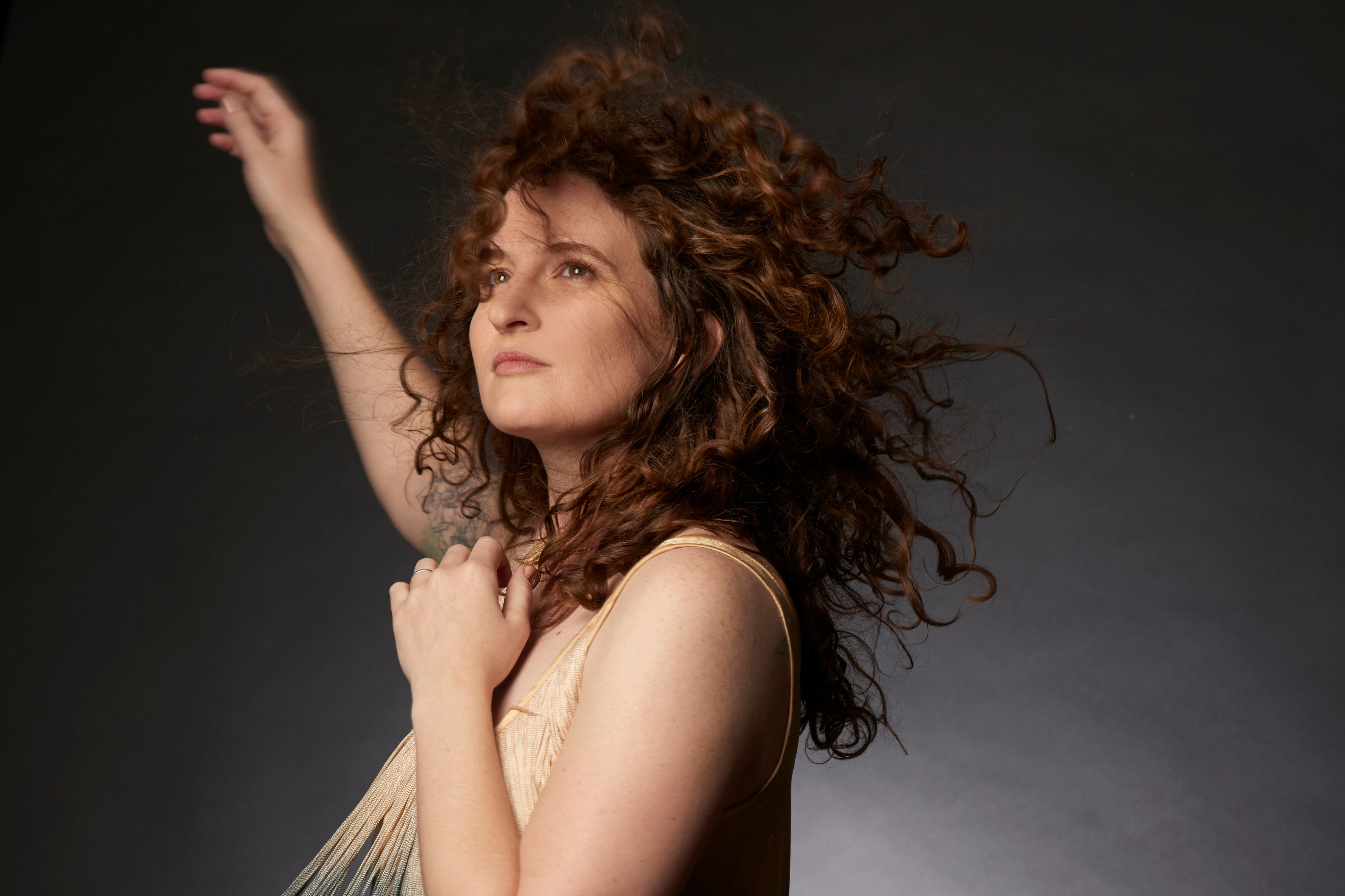 Beszkin pensaba editar un EP, pero eligió sacar las canciones por separado.