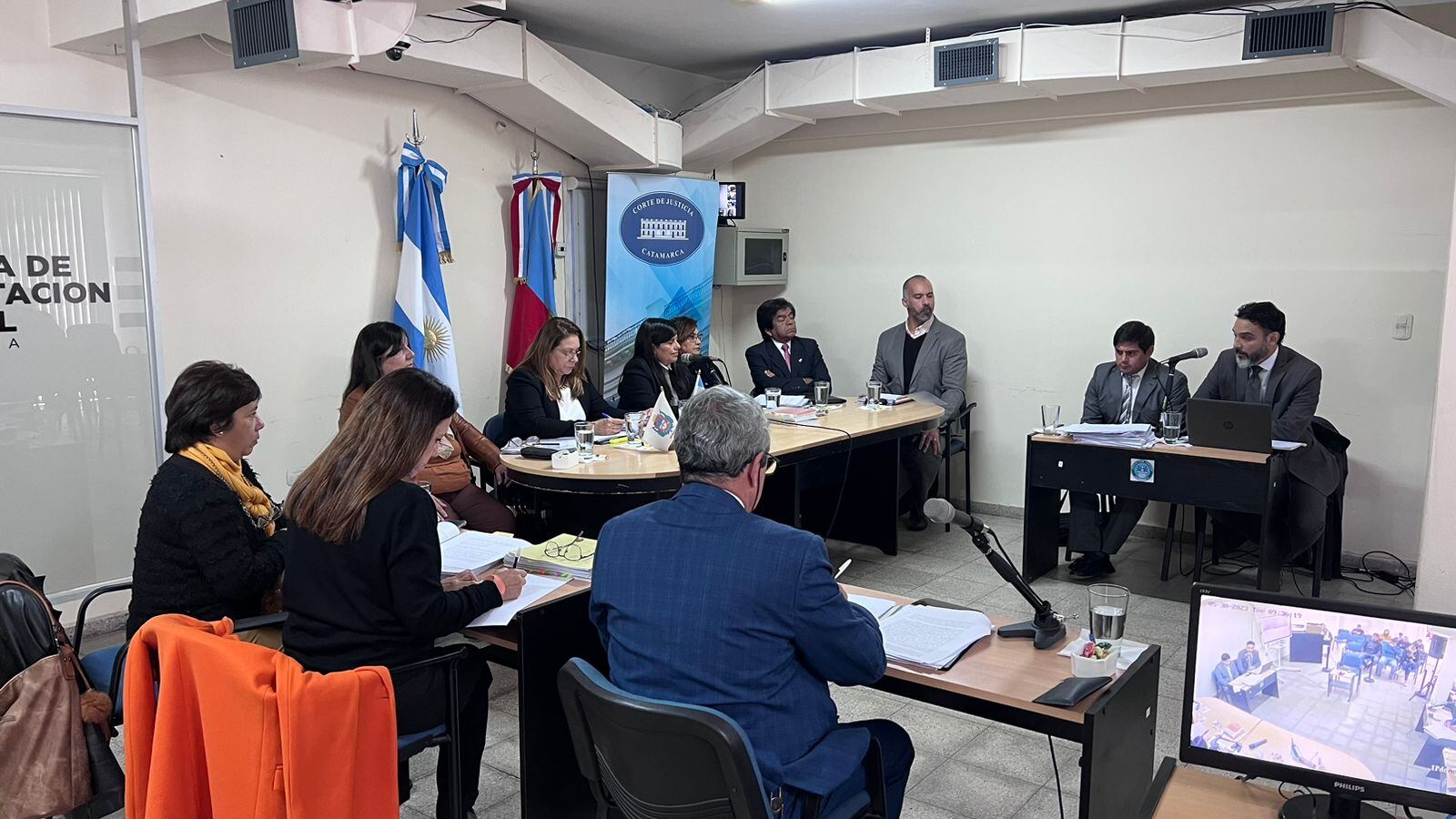 Las partes durante el debate