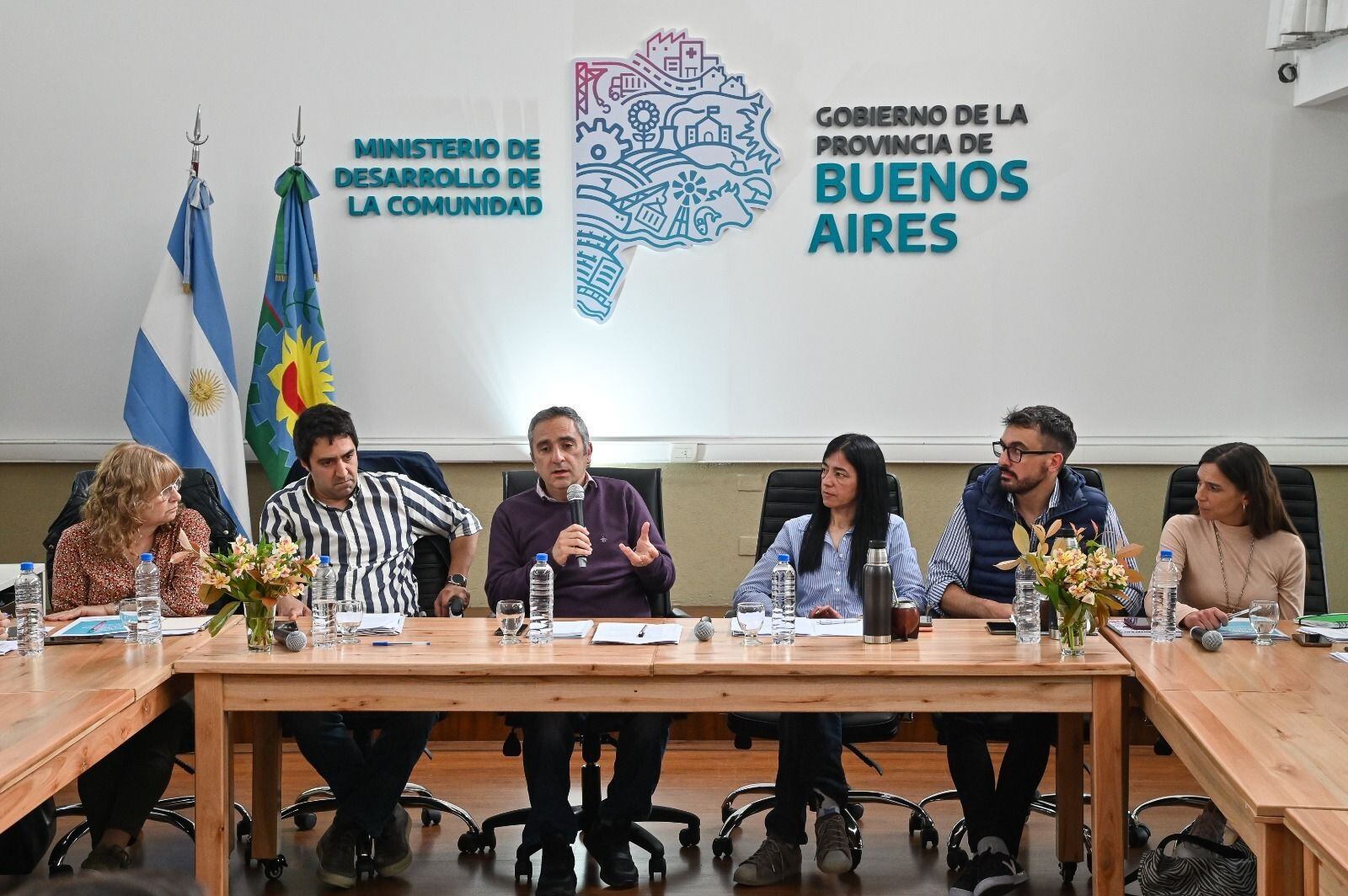 El ministro Andrés Larroque en la presentación de la nueva estructura.