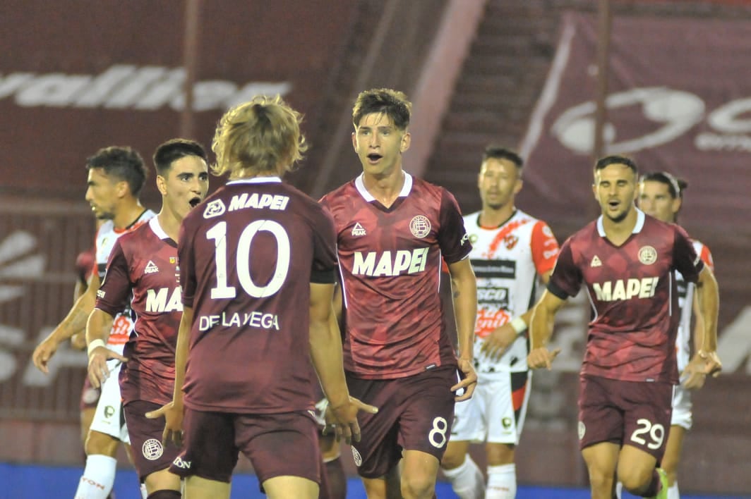 Festejo granate tras la goleada a los entrerrianos.