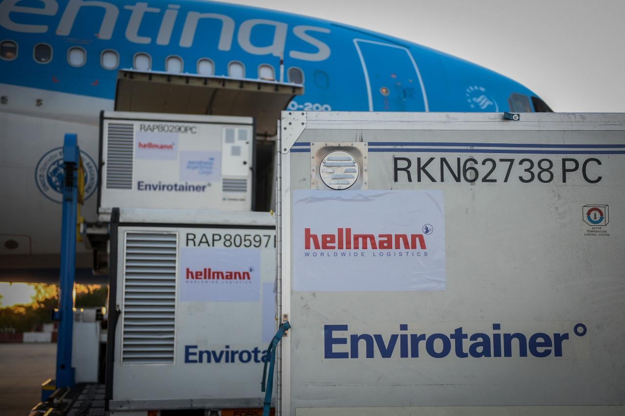 El avión partirá al mediodía y regresará el jueves.