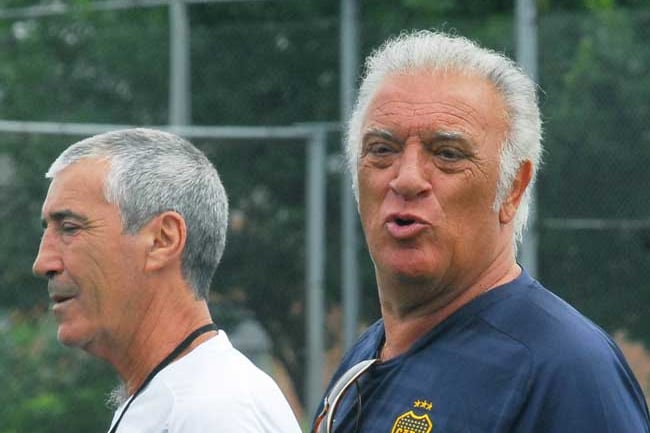 El ex futbolista había sido internado la semana pasada y su estado había empeorado en las últimas horas. El fue uno de los cuatro jugadores que participó en los 38 partidos del torneo que consagró al club en 1966.