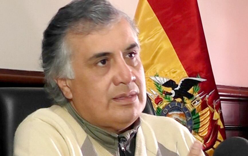 Ramiro Tapia, cónsul boliviano, cruzó los dichos de la ministra.