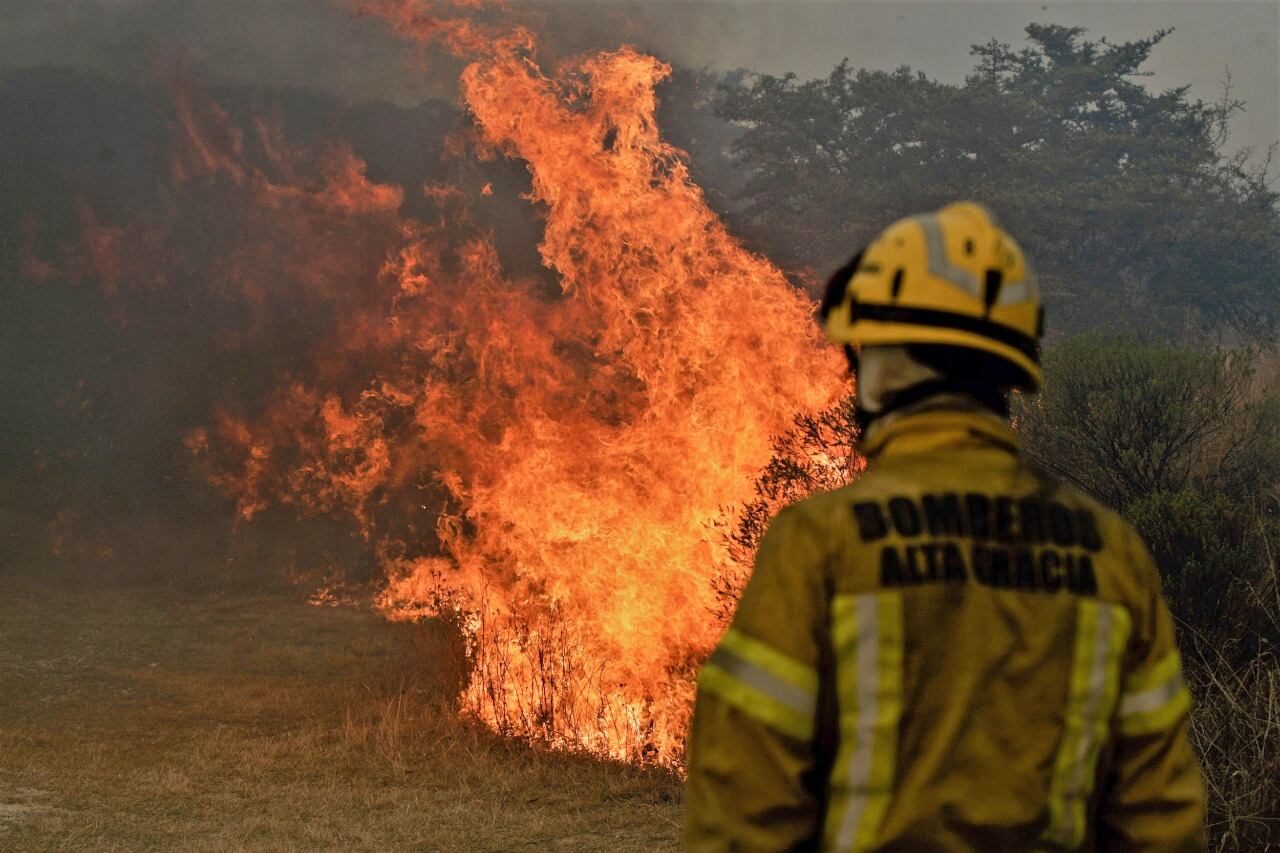 Hay 14 provincias con focos de incendios en zonas rurales y boscosas.