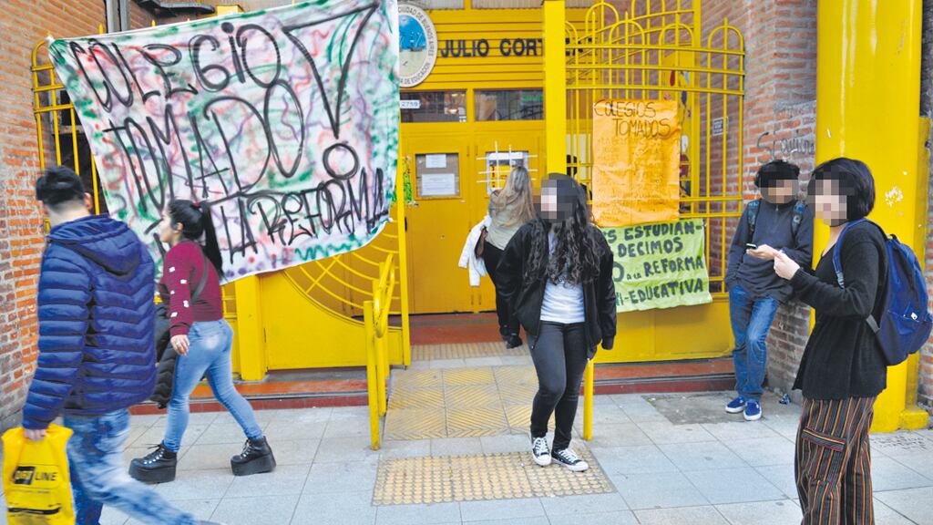 Ya son 22 las escuelas tomadas contra la reforma de la secundaria.