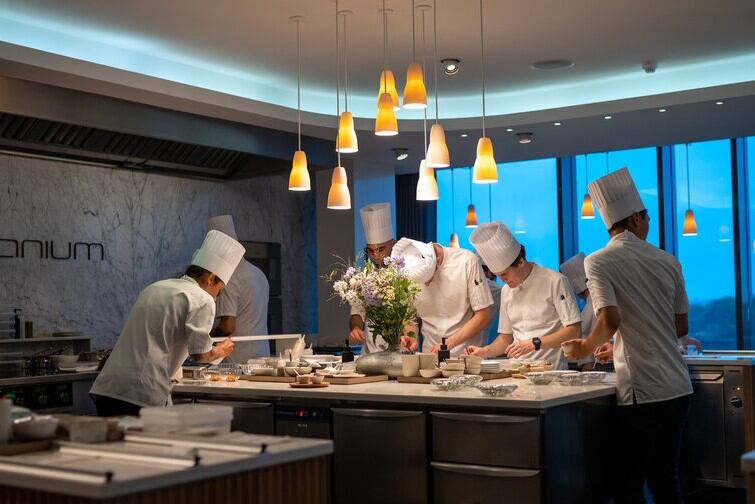 "Cada plato es una intrincada obra de arte servida en una vajilla inspirada en la naturaleza", remarcaron los expertos sobre la propuesta de Geranium. Foto: Instagram/Geranium.