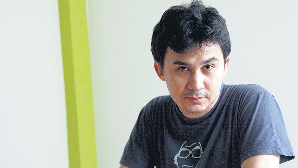 Payares nació en Londres, pero se crió y se formó en un hogar de clase media en Venezuela.