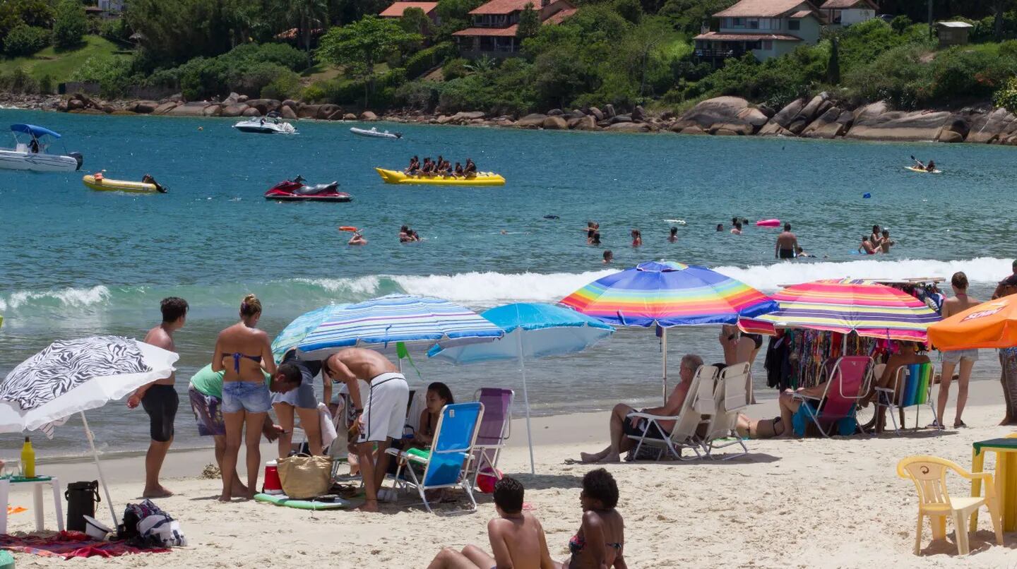 Miles de viajeros que se alojaron en las playas de Santa Catarina, Florianópolis, sufrieron de diarrea.