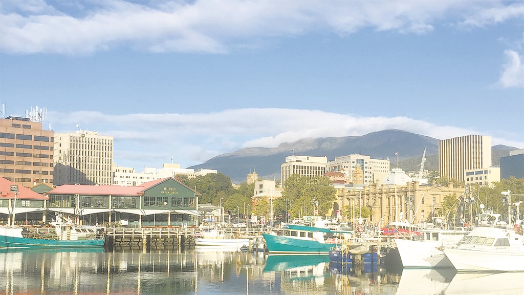 La partida del puerto de Hobart, la capital de Tasmania, en el extremo sur australiano.