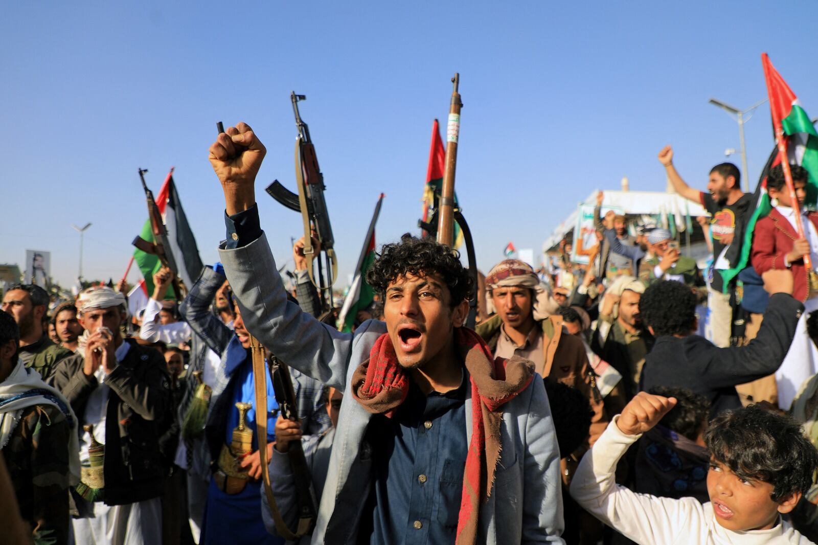 Protesta contra los bombardeos en Sanaá, capital de Yemen.