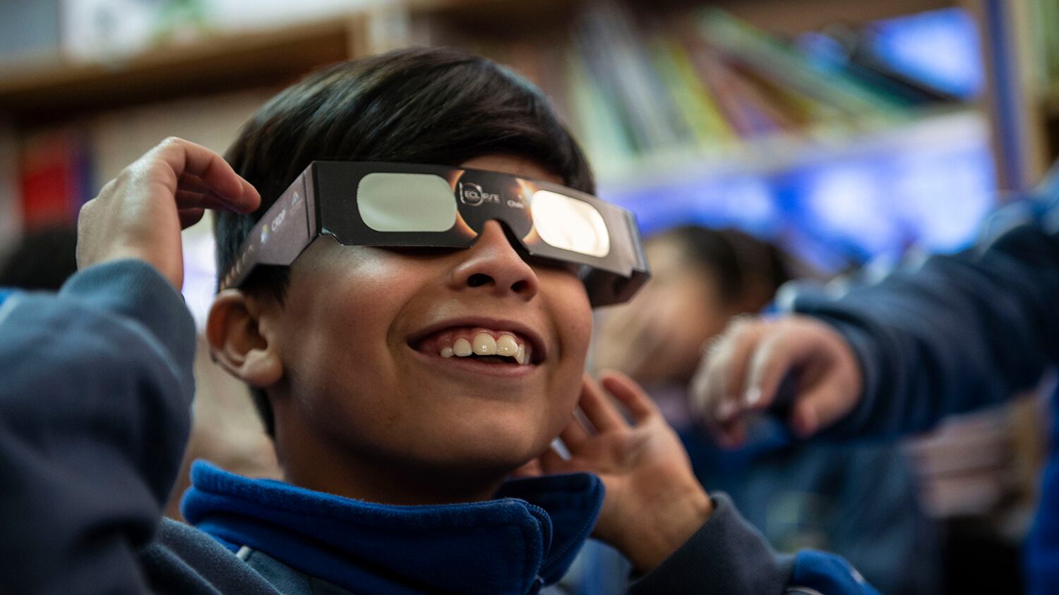 Los expertos advirtieron que mirar al sol sin protección durante el eclipse daña irreversiblemente la vista.