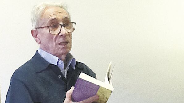 Antes de dedicarse a la escritura, Peyceré fue médico rural.