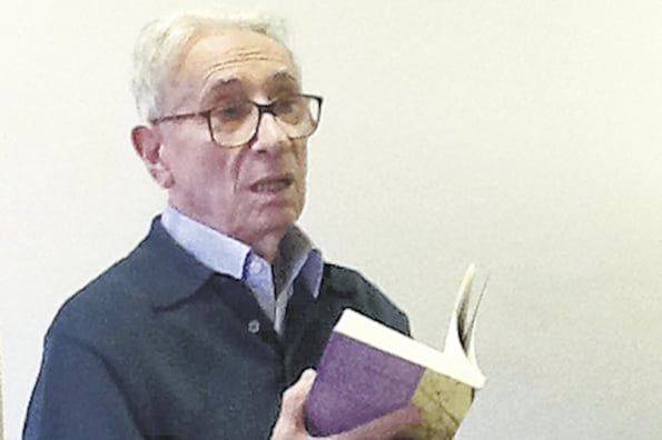 Antes de dedicarse a la escritura, Peyceré fue médico rural.