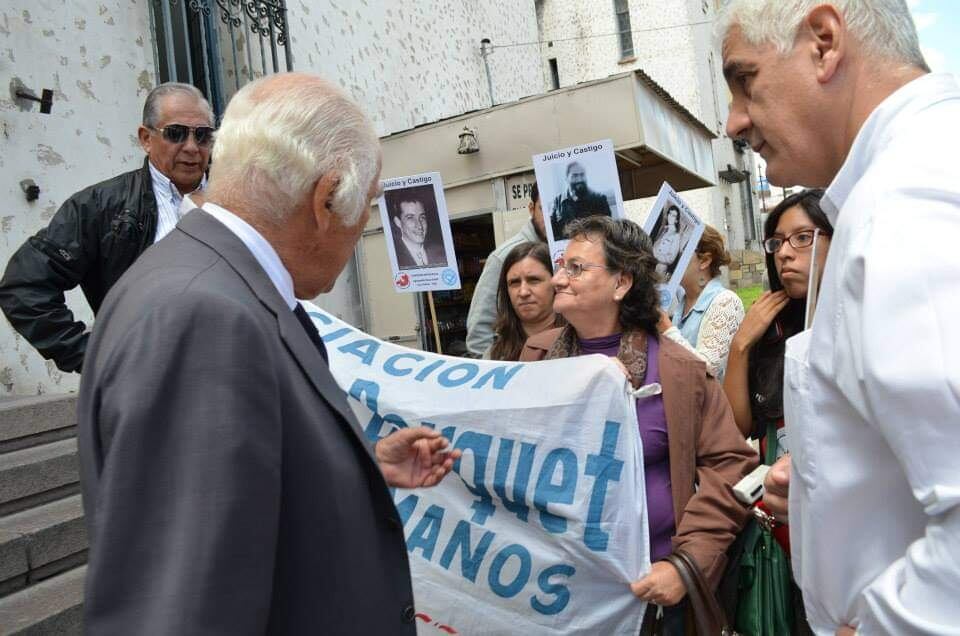 Lona, a la salida de la indagatoria por la Masacre de Palomitas. 