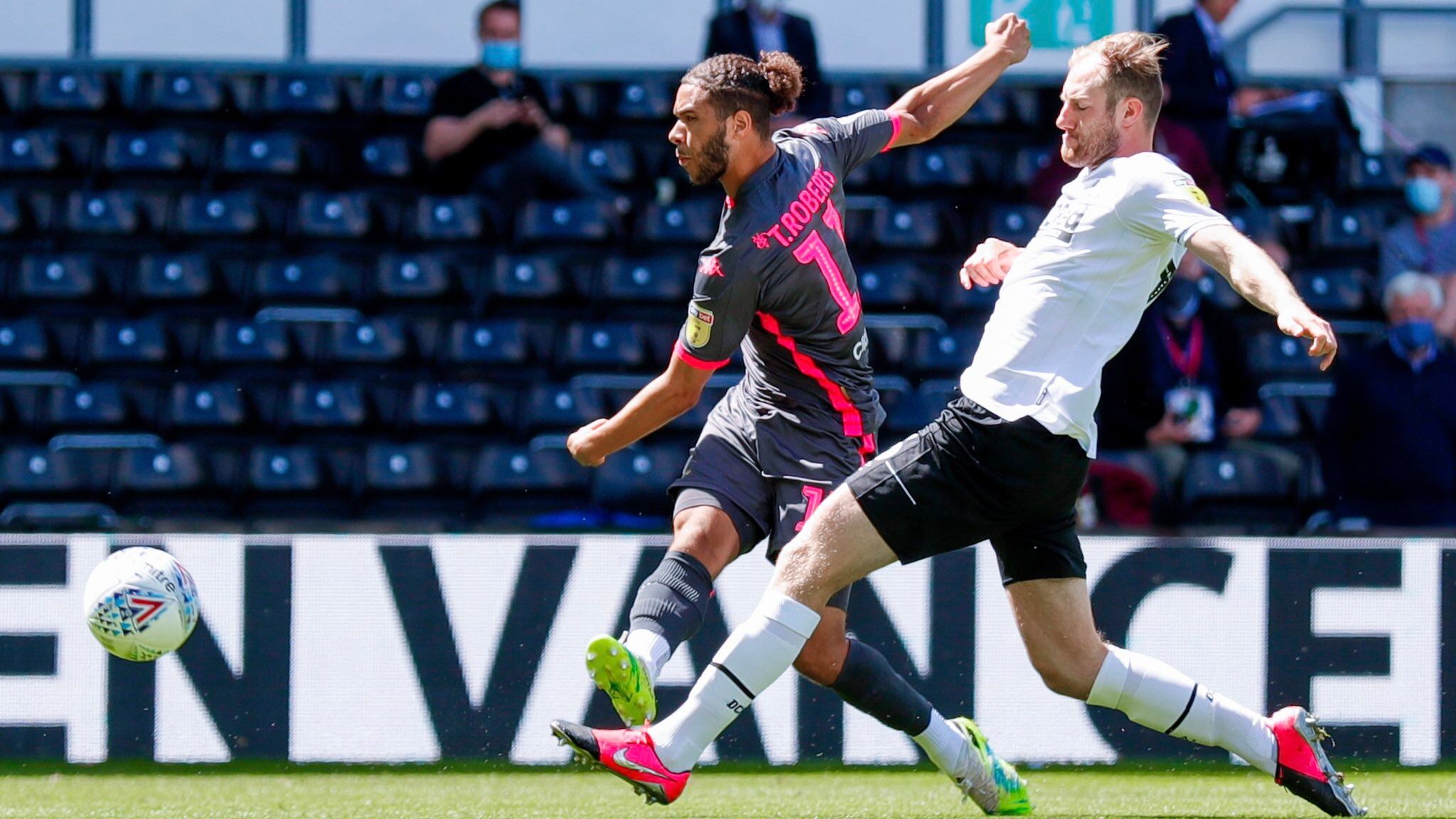 El Leeds pudo festejar su título con una nueva victoria.