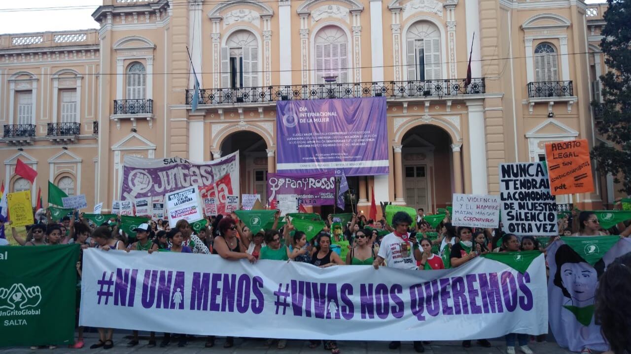 La marcha del 8M en la legislatura